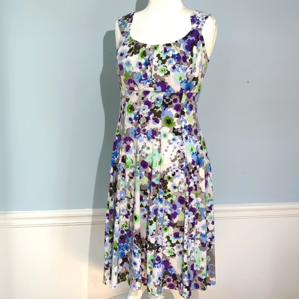 Knee-Length floral dress, 12